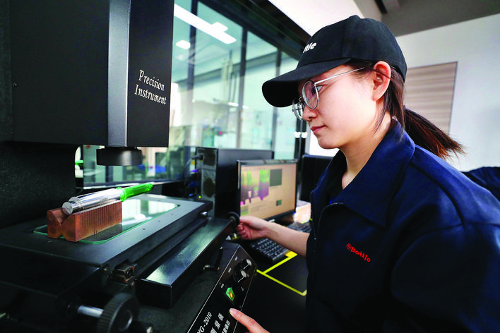 潜心研发破解可降解饮料瓶制造技术!(图1)